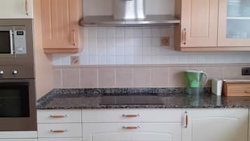 Microwave, dishwasher, coffee/tea maker, toaster
