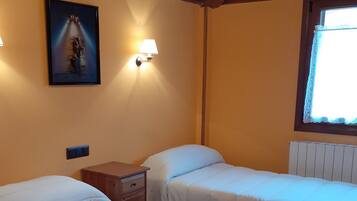 5 bedrooms, iron/ironing board, bed sheets