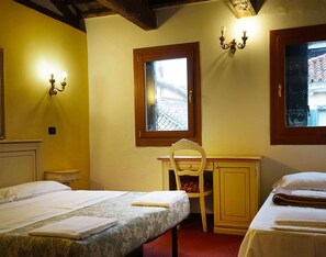 Chambre Triple, salle de bains commune