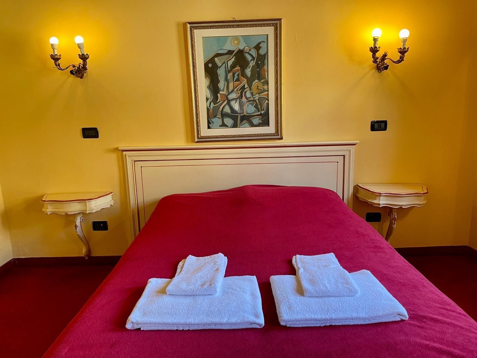 Double Room, Shared Bathroom | Bed sheets