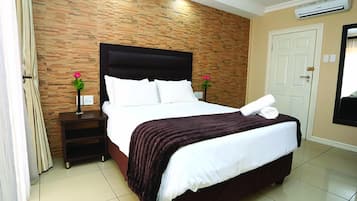 Luxury Double Room | Desk, laptop workspace, iron/ironing board, free WiFi