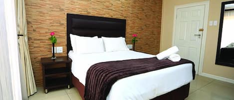 Luxury Double Room | Desk, laptop workspace, iron/ironing board, free WiFi