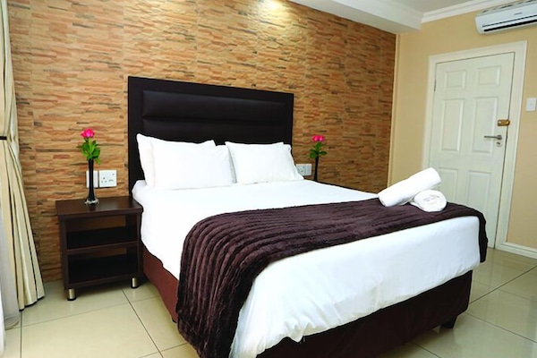 Luxury Double Room | Desk, laptop workspace, iron/ironing board, free WiFi
