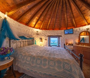 1 bedroom, pillowtop beds, free minibar, in-room safe - Anemomylos-Windmill (Syros)
