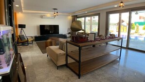 Villa, 4 Bedrooms | Living area