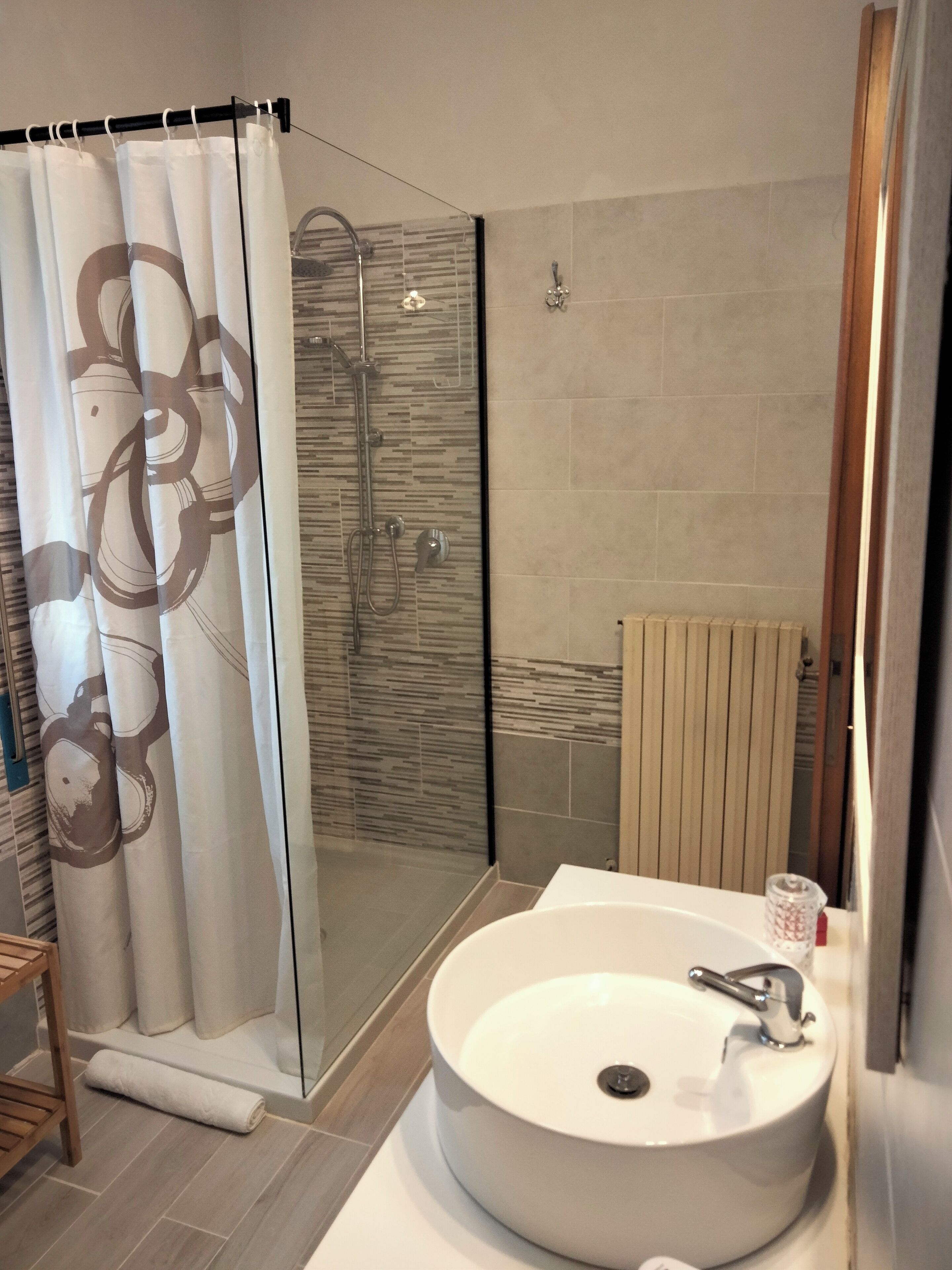 Familien-Doppelzimmer, 1 Schlafzimmer, eigenes Bad | Badezimmer | Dusche, Regendusche, Haartrockner, Bidet