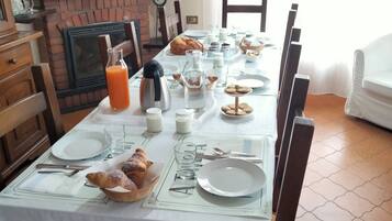 Esmorzar diari de cuina local (7 EUR per persona)