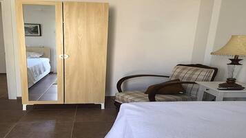 Vila, 3 quartos | 3 quartos, escrivaninha, ferros/tábuas de passar roupa, roupa de cama