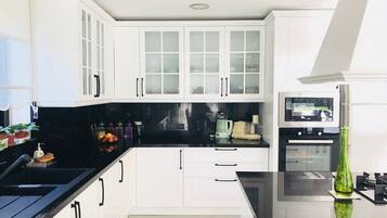 Villa, 3 Schlafzimmer | Eigene Kochnische | Kühlschrank, Mikrowelle, Ofen, Herdplatte