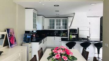 Villa, 3 Schlafzimmer | Wohnbereich | LCD-Fernseher