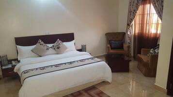 Executive Room | 1 bedroom, in-room safe, desk, laptop workspace