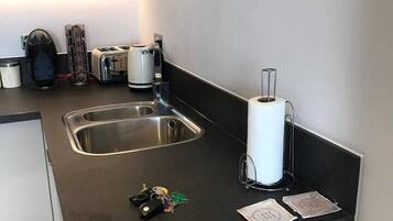 House | Private kitchen | Fridge, microwave, oven, stovetop