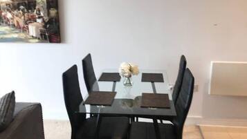 House | In-room dining