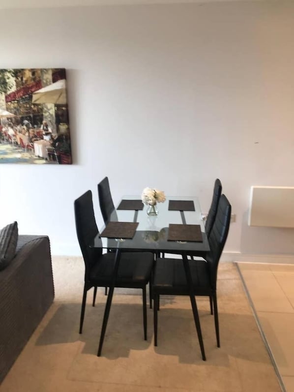 House | In-room dining