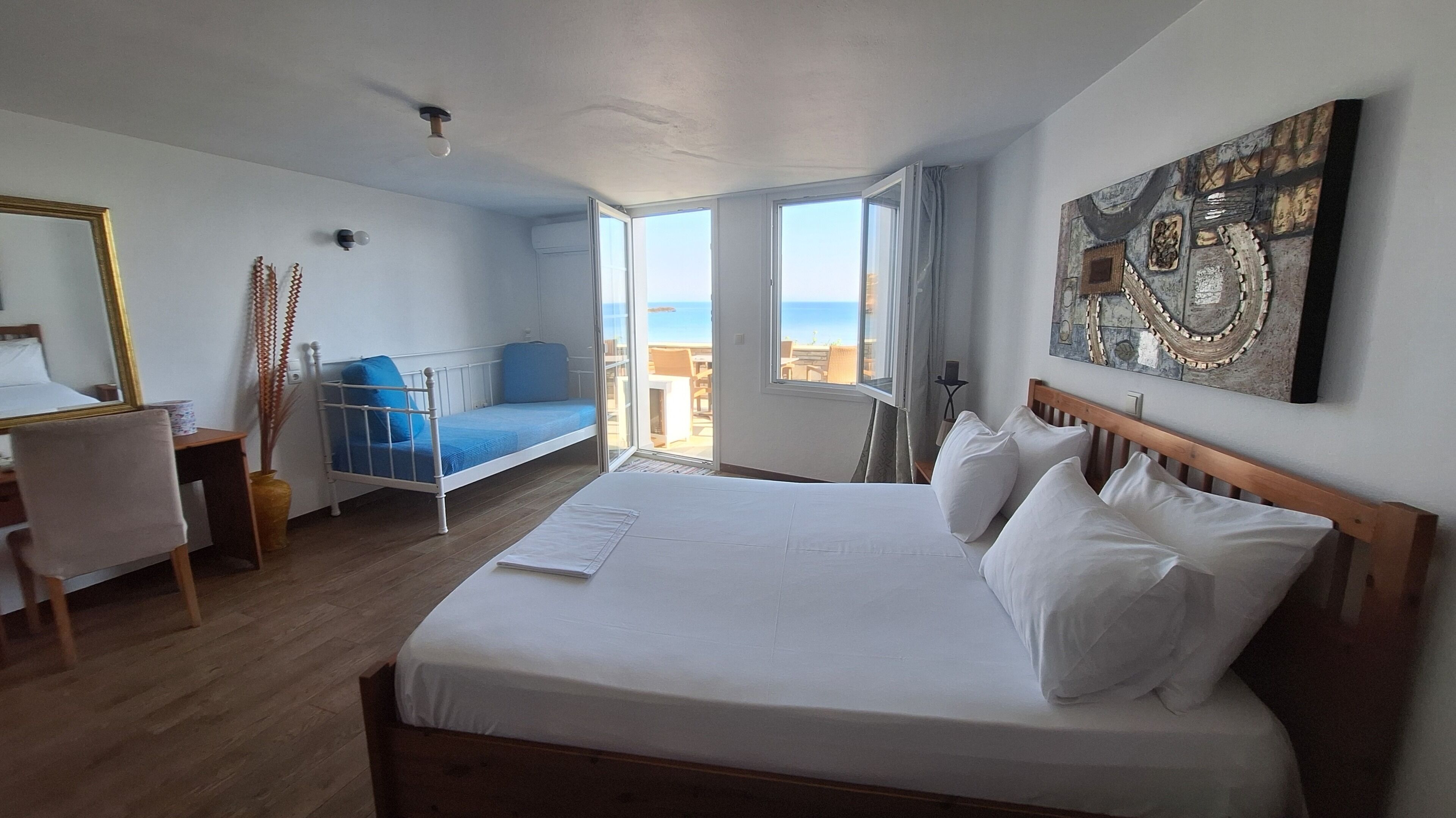 3 bedrooms, desk, soundproofing, iron/ironing board