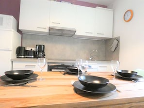 Micro-ondes, four, plaque de cuisson, lave-vaisselle