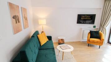 Comfort Apartment | Living room | Flat-screen TV