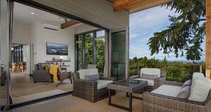 Modern Custom Wine Country Villa, Epic Views, Huge Decks, Hot Tub, Ping Pong, Fire Pit & Fire Table