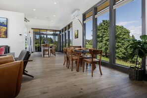 Interior - Modern Custom Wine Country Villa, Epic Views, Huge Decks, Hot Tub, Ping Pong, Fire Pit & Fire Table (Dundee)