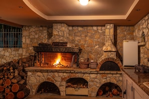 Fridge, microwave, oven, stovetop - Villa Thea: We live it. You’ll love it! (1h 50min from Athens Intl. Airport) (ag. ekaterini)