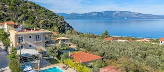 Villa Thea: We live it. You’ll love it! (1h 50min from Athens Intl. Airport)