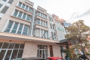 Exterior - OYO 2364 Cempaka Harapan Indah (Bekasi)