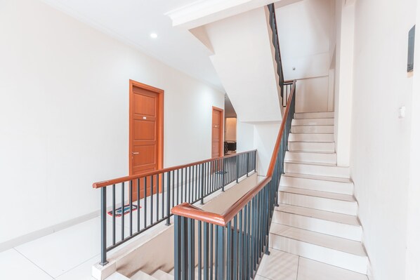 Staircase - OYO 2364 Cempaka Harapan Indah (Bekasi)