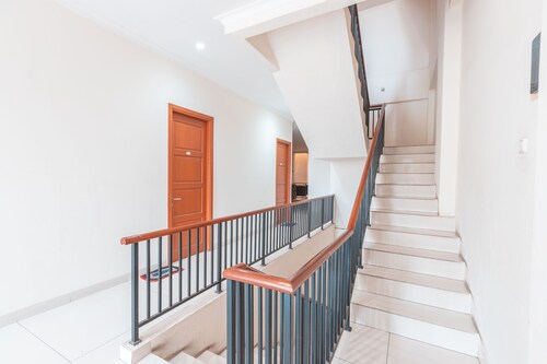 OYO 2364 Cempaka Harapan Indah