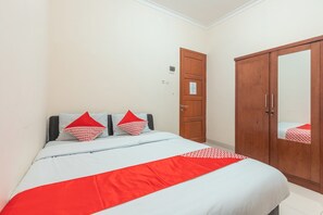 Habitación doble Deluxe | Escritorio, wifi gratis y ropa de cama 