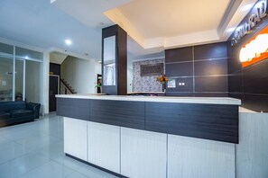 Reception - OYO 2357 Syariah Grand Raudhah (Jakarta)