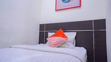 Escritorio, wifi gratis y ropa de cama