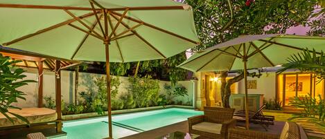 حمّام سباحة خارجي