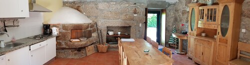 Casa do Forno, a pretty farmhouse offering relaxation and rest with a private garden 