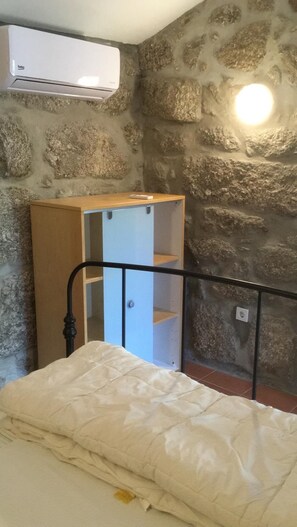 1 chambre, lit parapluie, draps fournis