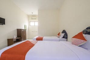 Deluxe Twin Room | Free WiFi, bed sheets - Hotel O Padjadjaran 1 (Tasikmalaya)