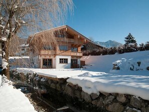 Unclassified image, 5 of 31, button