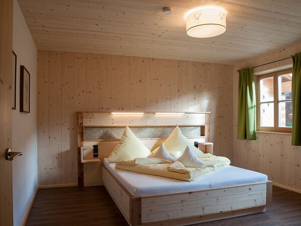 2 Schlafzimmer, Zimmersafe, Schreibtisch, Reisekinderbett
