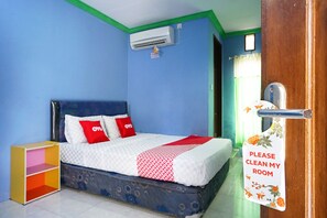 Desk, free WiFi, bed sheets - OYO 2343 Winolanto Guest House Syariah (Balikpapan)