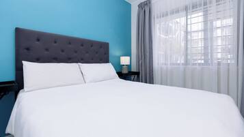 Apartamento superior, 2 habitaciones | Ropa de cama de alta calidad, caja fuerte, escritorio
