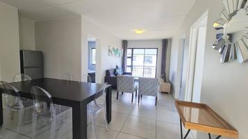 Standard-Apartment, 3 Schlafzimmer | Wohnbereich