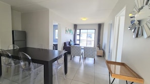 Standard-Apartment, 3 Schlafzimmer | Wohnbereich