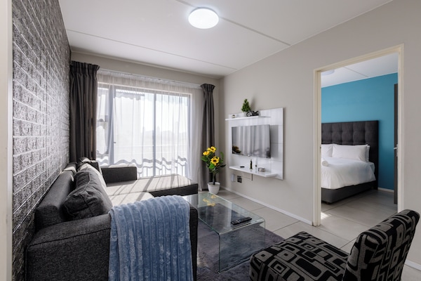 Departamento estándar, 3 habitaciones | Ropa de cama de alta calidad y caja de seguridad en la habitación