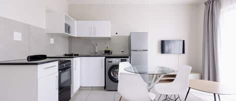 豪華公寓, 2 間臥室 | 私人廚房 | 迷你雪櫃、微波爐、爐具、電熱水壺