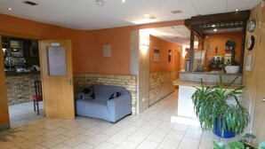 Lobby - Hounslow Central Hotel (Hounslow)