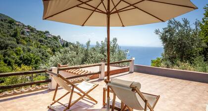 Deux villas rustiques avec vue sur la mer et piscine