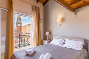 Desk, soundproofing, iron/ironing board, WiFi