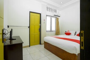 Basic Twin Room | Free WiFi, bed sheets - OYO 2319 Tengkawang Residence (Samarinda)