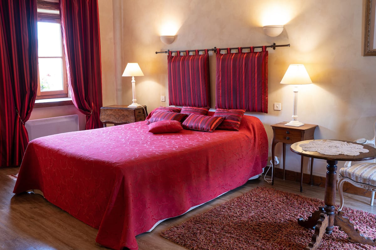 Superior Room (Château de La Mothe) | Premium bedding, individually decorated, individually furnished, desk