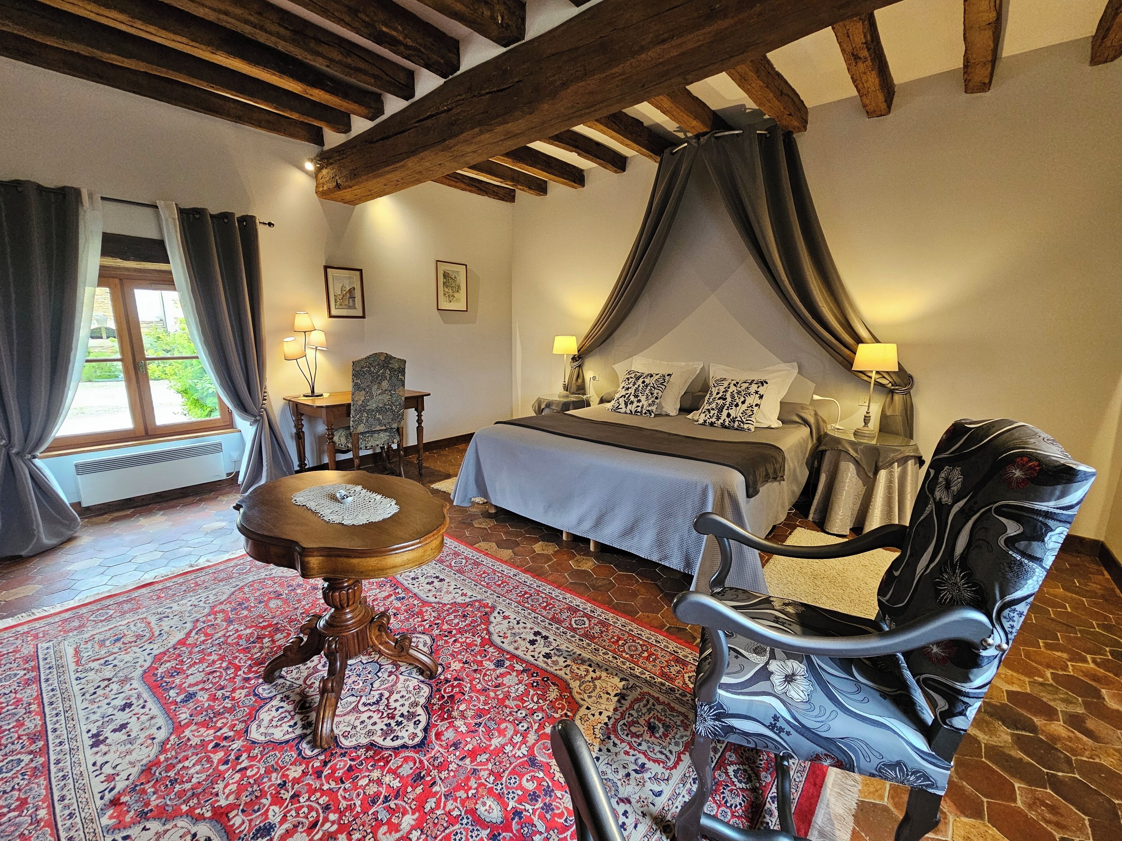Habitación superior (Château Gaillard) | Ropa de cama de alta calidad y escritorio