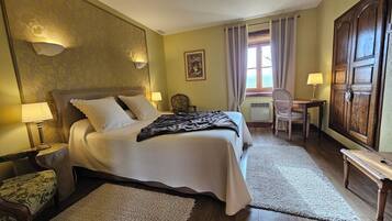 Double Room (Château de Grey) | Premium bedding, individually decorated, individually furnished, desk
